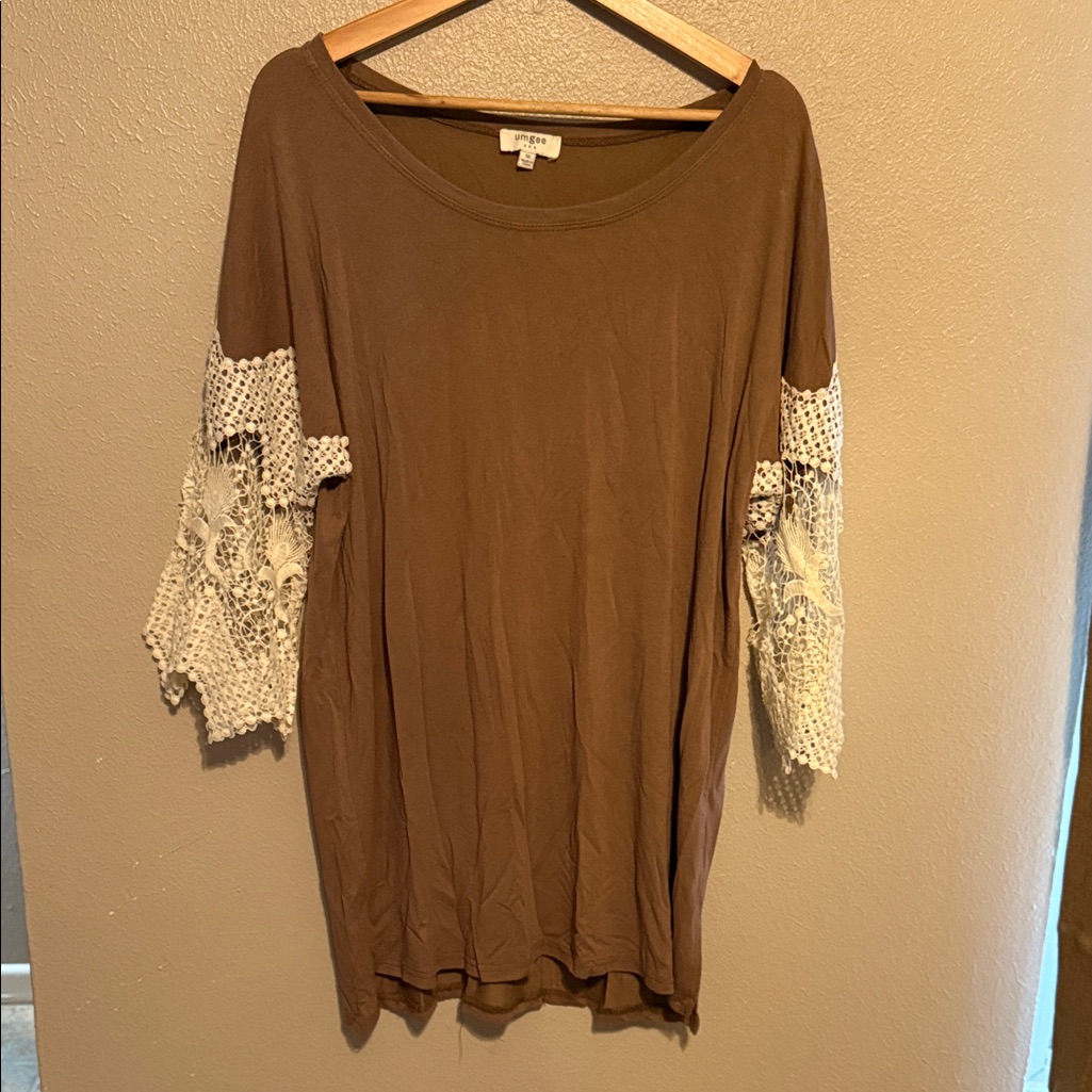 Umgee Brown Tunic With Lace Sleeves